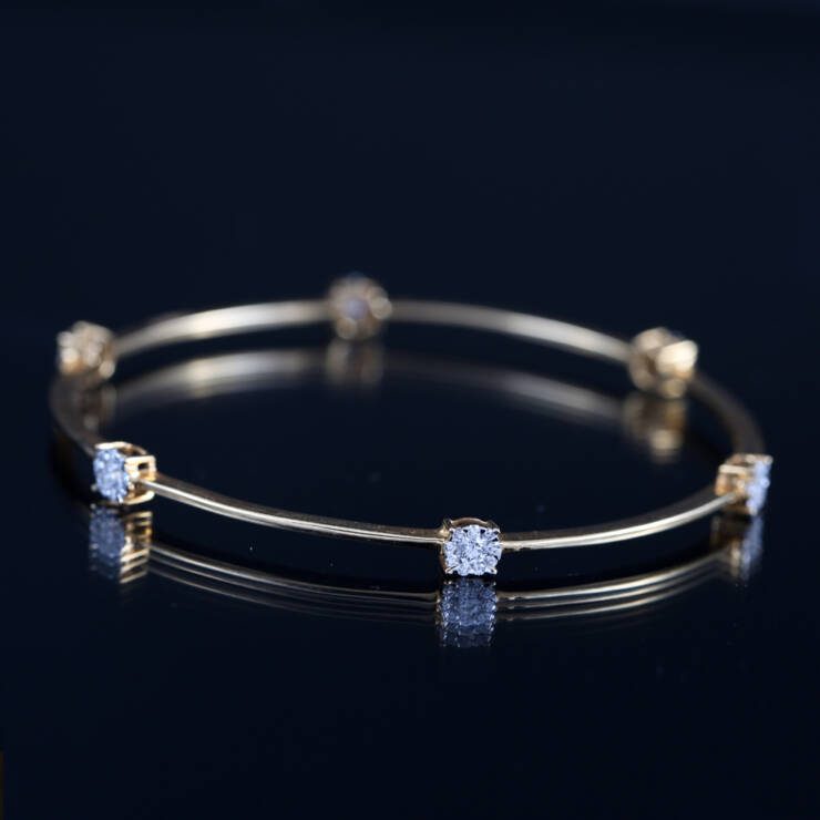 KMN 121 - Sleek Solitaire Setting Diamond Bangle