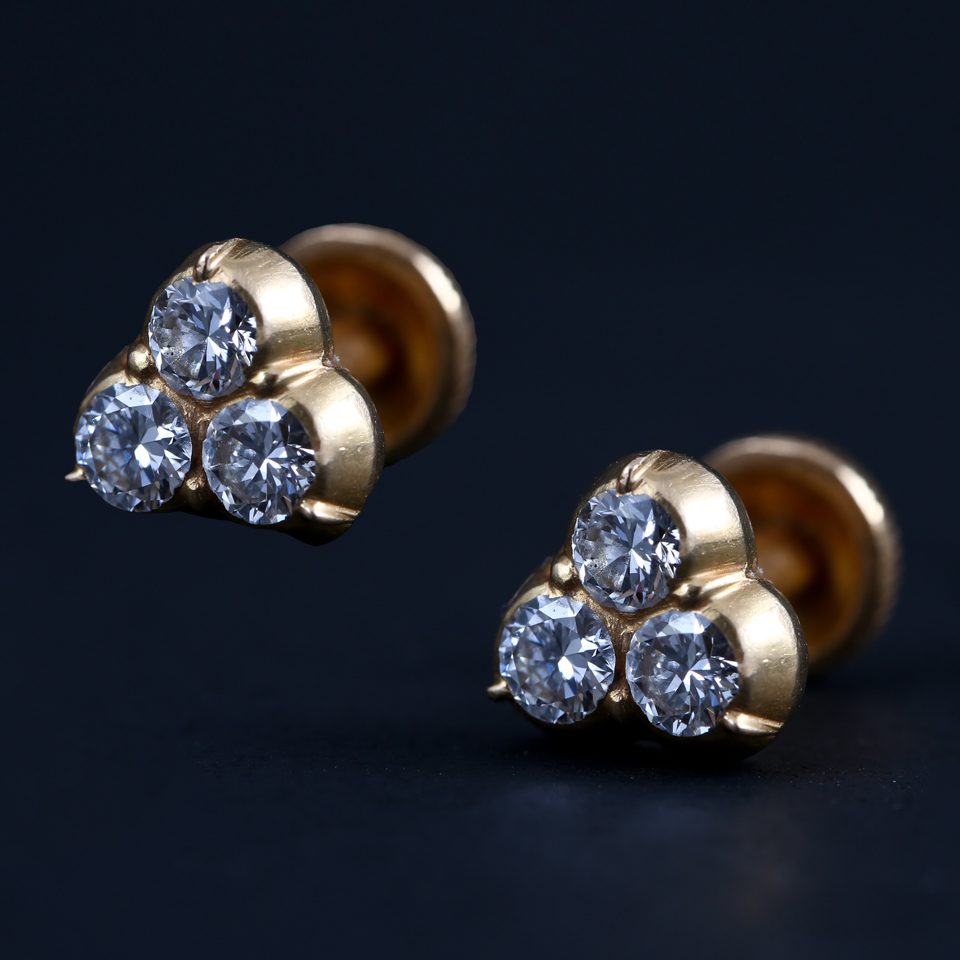 KMN 162 - Traditional Diamond Stud