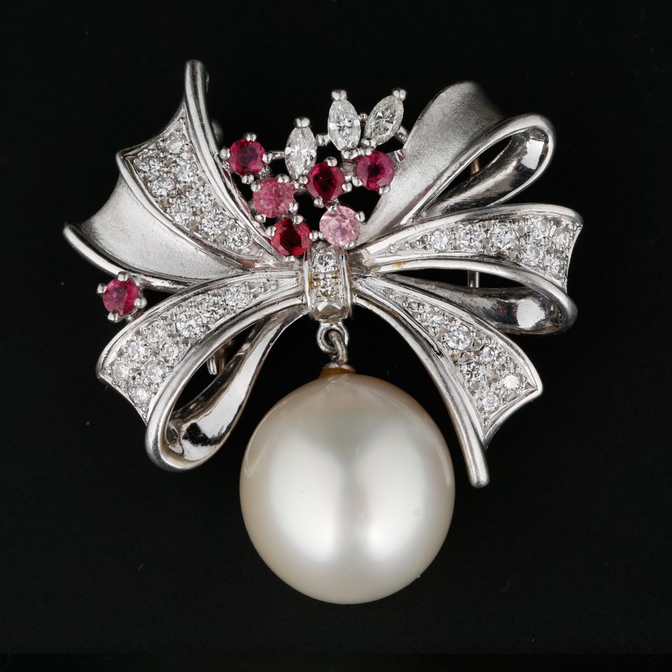 KMN 225 - Mesmerizing White Gold and Pearl Brooch