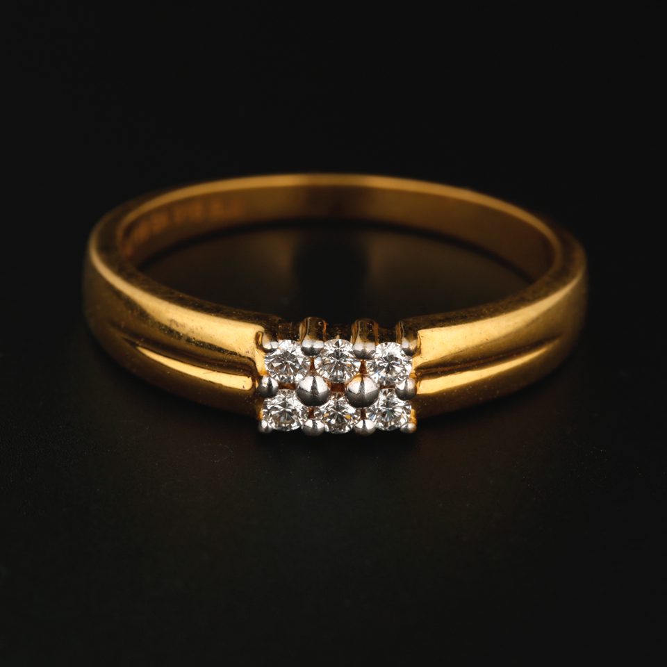KMN 236 - Sleek Diamond Ring