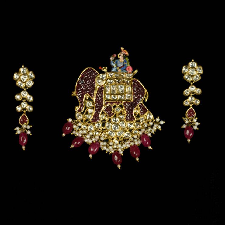 KMN 290 - Mughal Era Pendant Set
