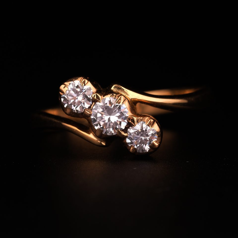 KMN 317 - Traditional Three Stone Diamond Ring